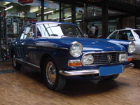 Peugeot 404 blau